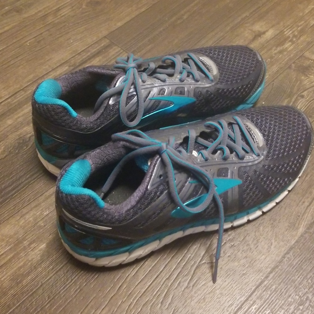 Brooks Aerial sneakers only worn once